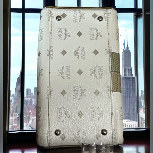 AUTHENTIC βΌοΈπ― MCM PRINCESS LION BOSTON BAG - Picture 4 of 16